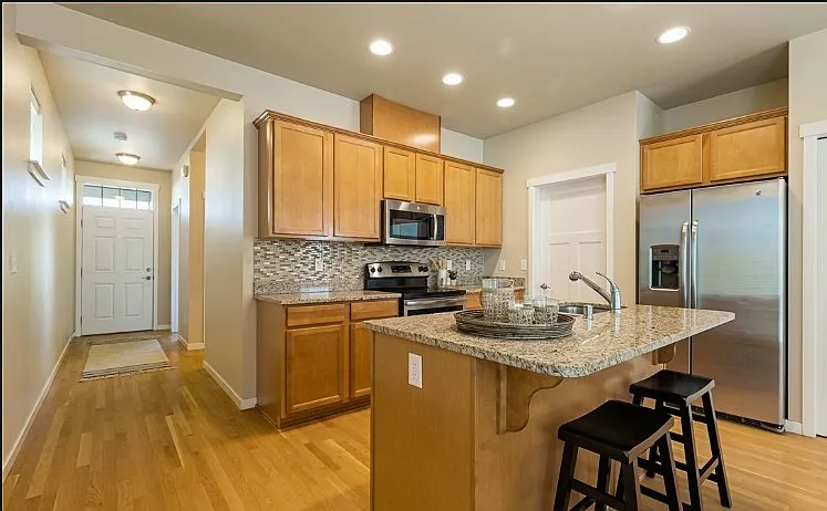 2 bed, 1050 sqft, $2,330 — Photo 4