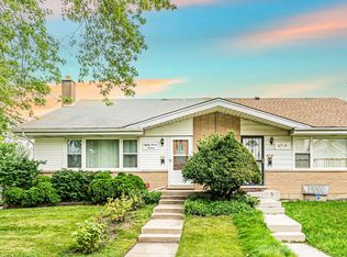 8716 N Shermer Rd, Niles, IL 60714