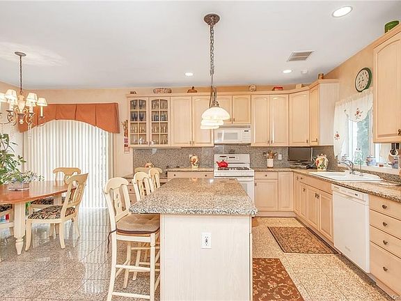5th image of 142 Highview Ave