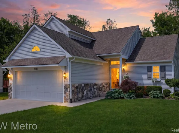 1061 Yorick Path, Wixom, MI 48393