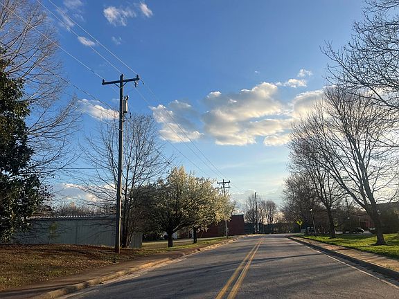 5th image of 1330 New House Rd