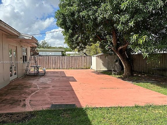 5th image of 10321 SW 51st St
