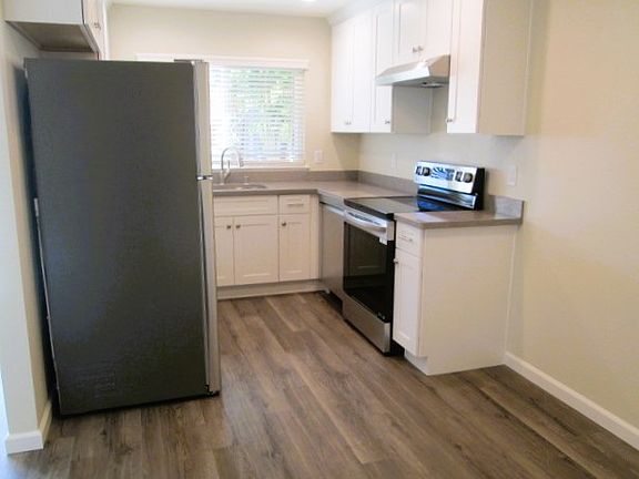 5th image of 1058 Montebello Dr #B