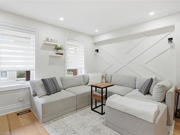 5th image of 13 Picton St W