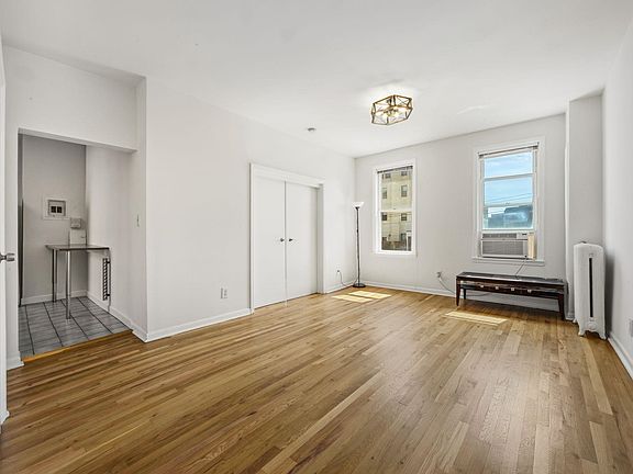 2nd image of 282 Magnolia Ave APT 9