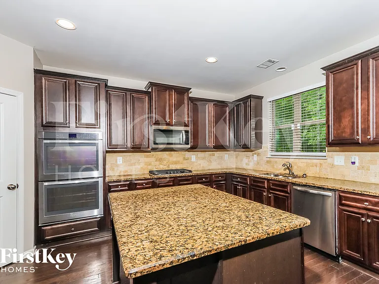 356 Madison Grace Ave — Photo 5