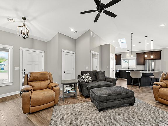 5th image of 4606 Buckingham Dr NW