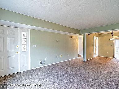 4th image of 896 Fairview Dr