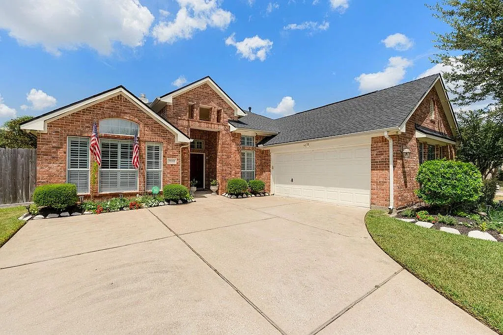 4 bed, 4.0 bath, 3030 sqft, $3,000 — Photo 1