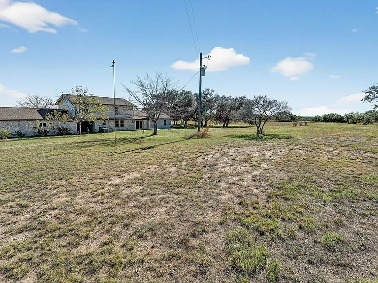 16200 Round Mountain Rd #B — Photo 32