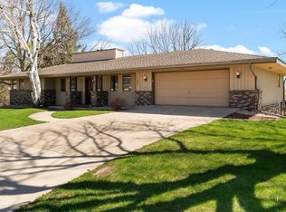 1401 E Garfield St, Mount Horeb, WI 53572