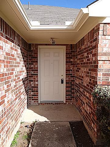 1st image of 1400 Mockingbird Ln