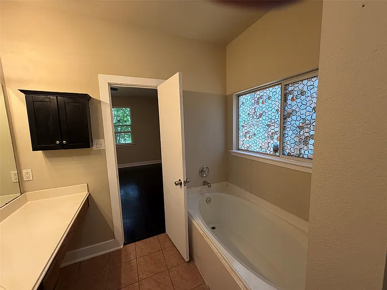 11736 Chanteloup Dr — Photo 14