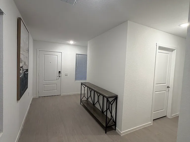 1523 Neria Loop — Photo 4
