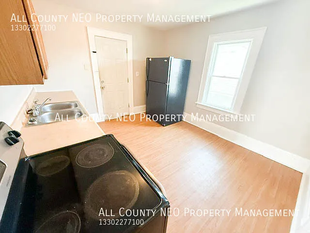 859 Brown St #UP — Photo 5