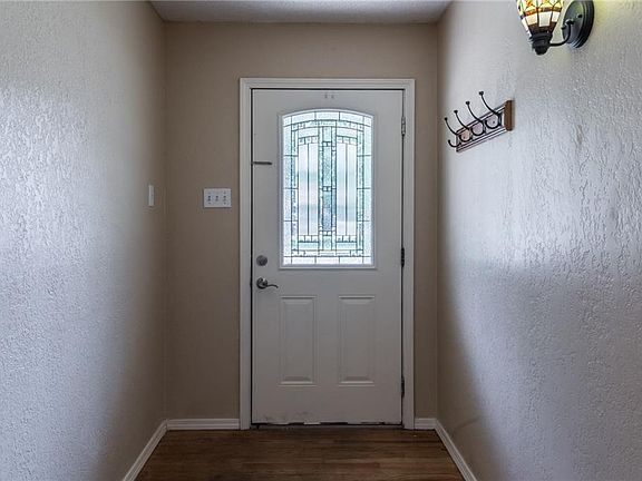 5th image of 1001 Candice Ln