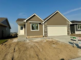 614 NE Meadow Landing Dr, Ankeny, IA 50021
