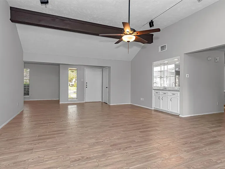 2710 Green Fields Dr — Photo 3