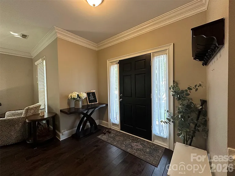 819 Stargard Ct — Photo 2