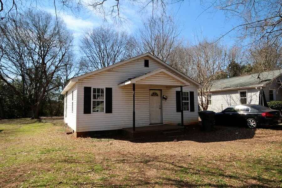 2nd image of 423 Baker Street Ext