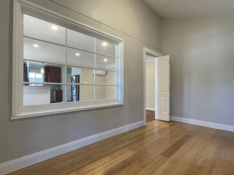 1044 Branham Ln — Photo 11