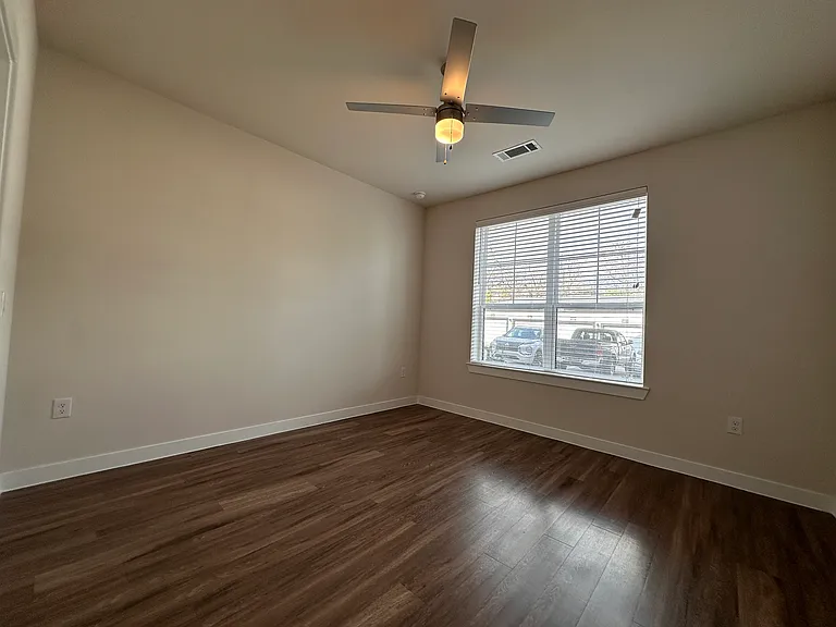 Brodie Ln — Photo 9