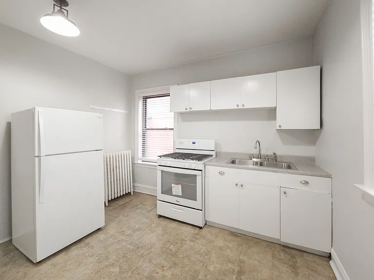 2334 W School St #2 — Photo 2