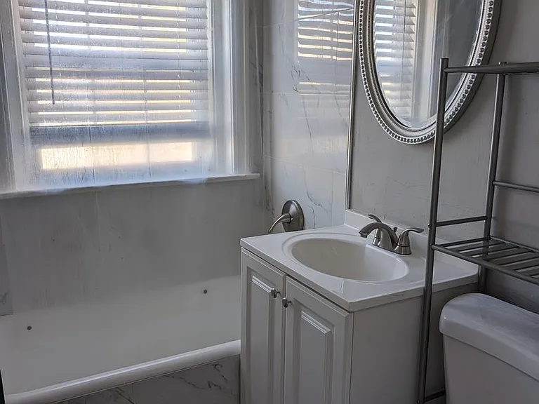 Brick House — Photo 16