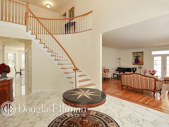 5th image of 12 Ailish Ln