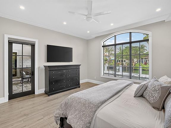 5th image of 2425 Delmar Place