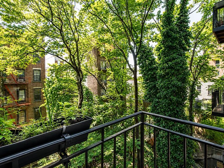 239 W 14th St #3B — Photo 7