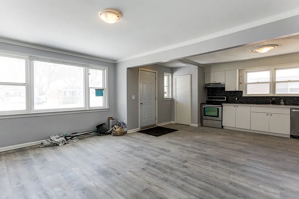 Main Floor - 427 Woodcrest Avenue — Photo 4