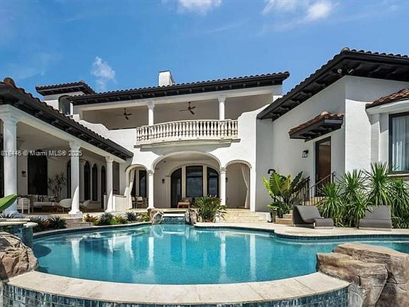 3rd image of 432 S Hibiscus Dr #0