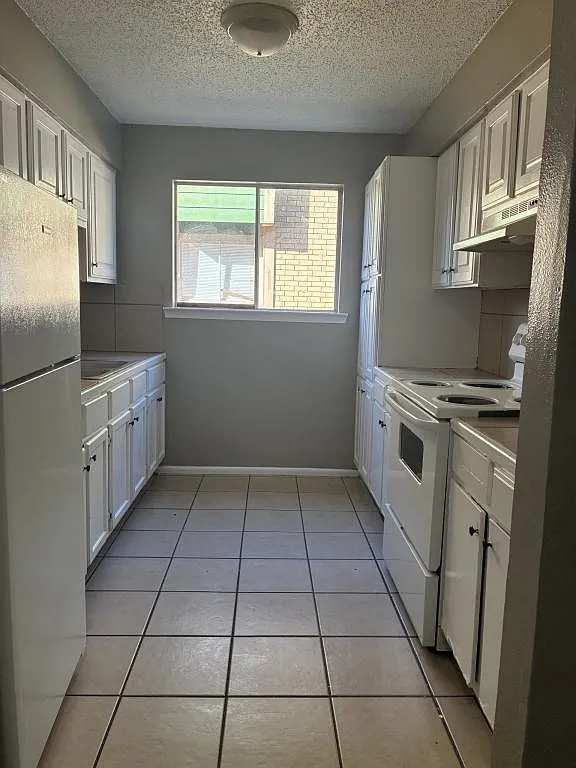 1435 Jasper Ave — Photo 4