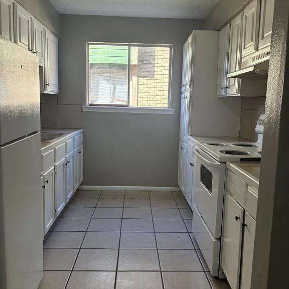1435 Jasper Ave #C — Photo 3