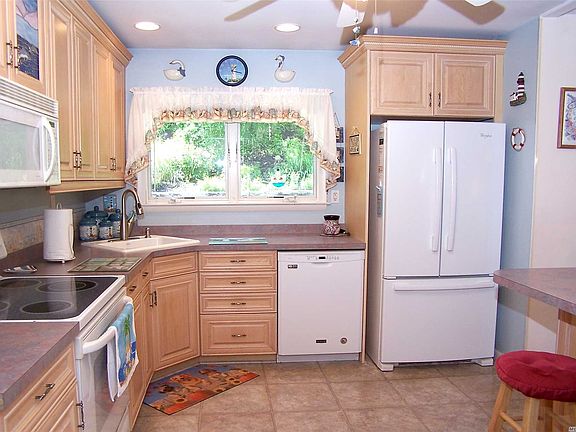 3rd image of 103 Rosemont Ave