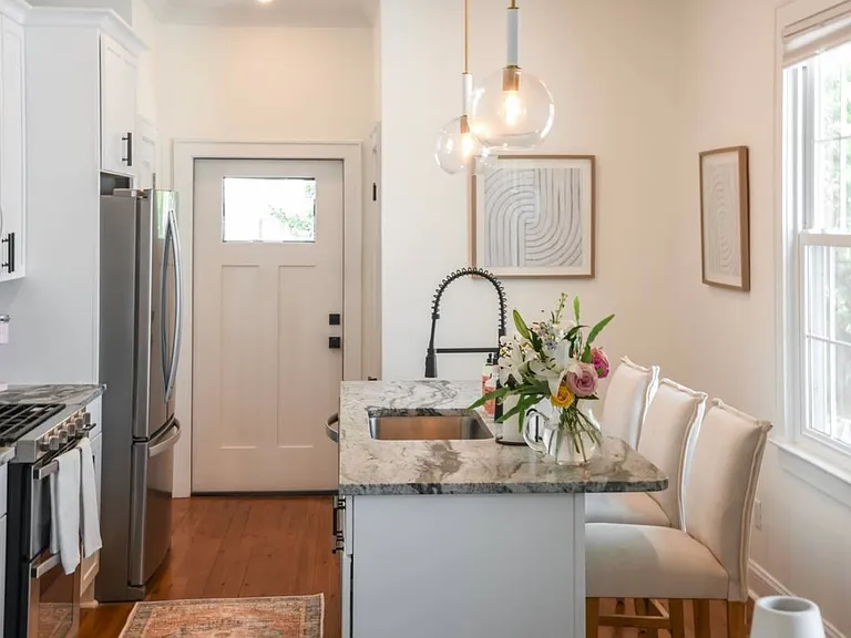 19 N Tracy St — Photo 2