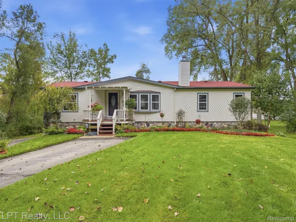 5208 Schlenker St, Pinckney, MI 48169