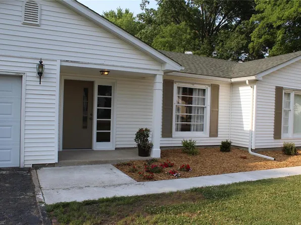 718 Taylor Ave, Godfrey, IL 62035