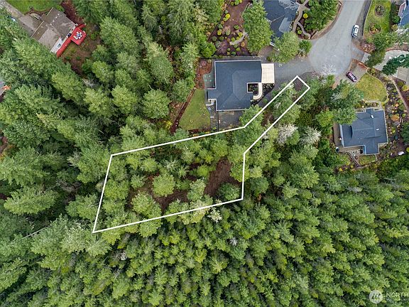 2nd image of 230 E Blackberry Lane