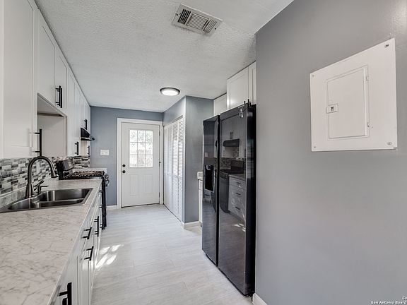 5th image of 203 YUMA ST