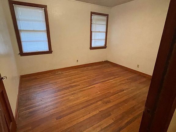 3rd image of 1001 N McGuire Ave #A