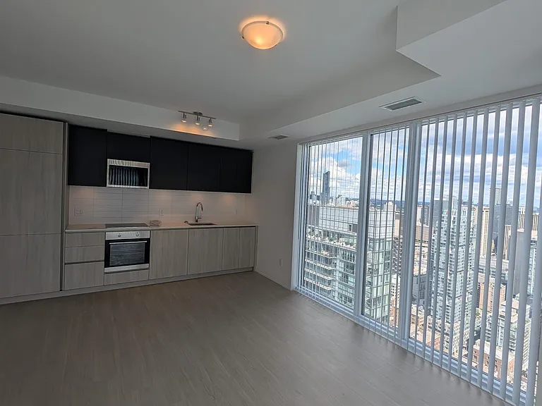 28 Widmer St #LPH29 — Photo 3