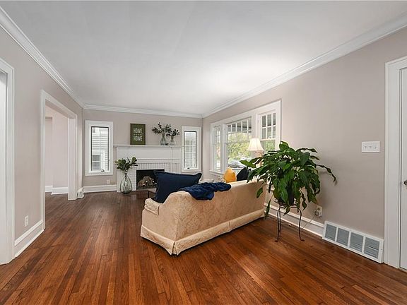 3rd image of 2165 Northland Ave