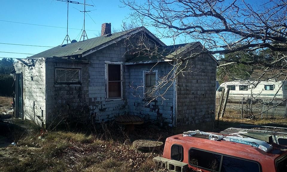 2nd image of 7 Mattos Ave