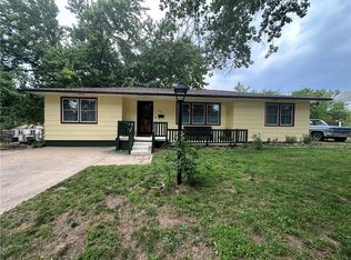 327 W Hickory St, El Dorado Springs, MO 64744