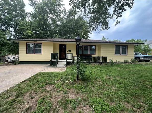 327 W Hickory St, El Dorado Springs, MO 64744