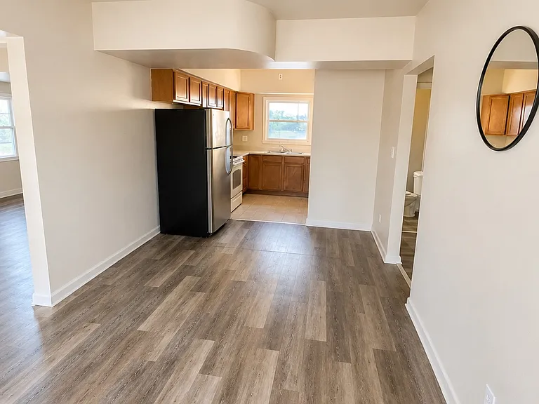 4933 Turney Rd — Photo 5