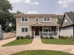 124 Sunrise Ave, Willowbrook, IL 60527