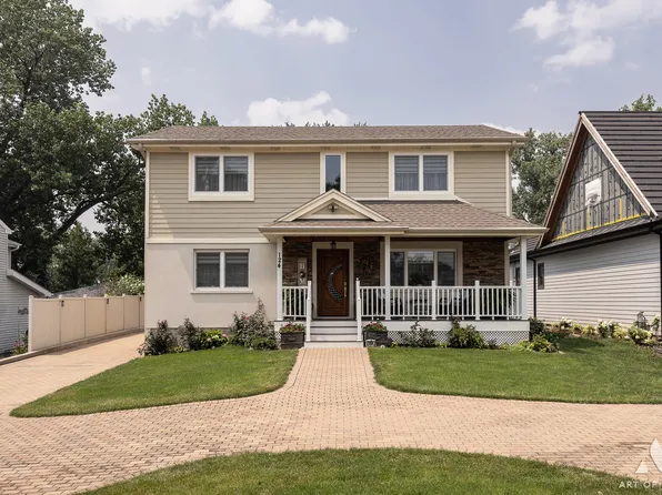 124 Sunrise Ave, Willowbrook, IL 60527